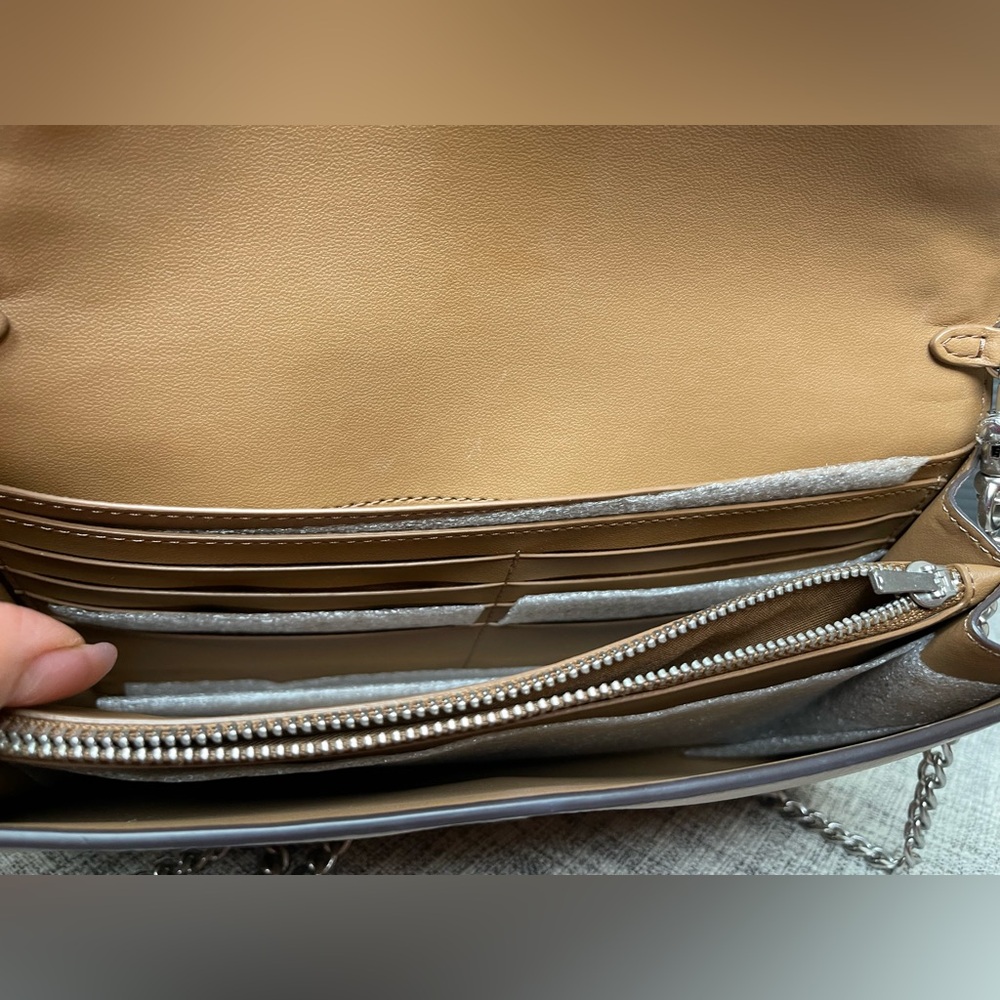 $139(NWT) Coach Tammie Clutch Crossbody with floral Whipstitch. - Picture 4 of 12